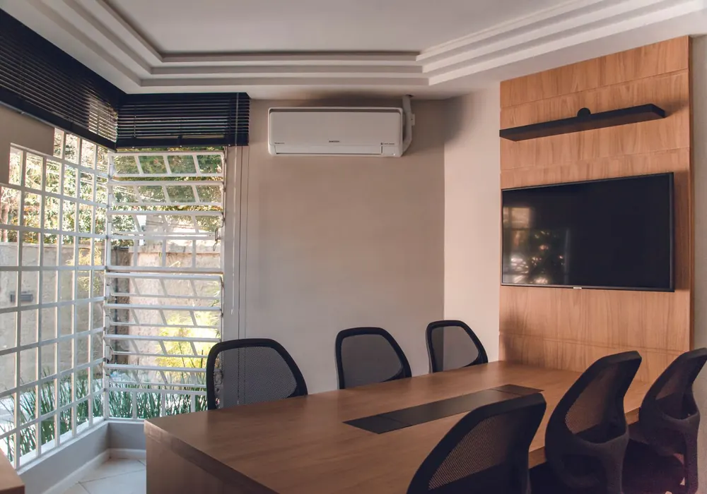 Sala de reunião empresarial climatizada